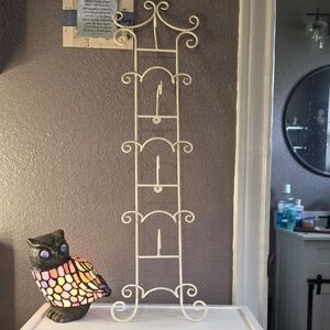 White Metal Wall Mount Cup And Saucer Rack - Decorative Home Wall Decor